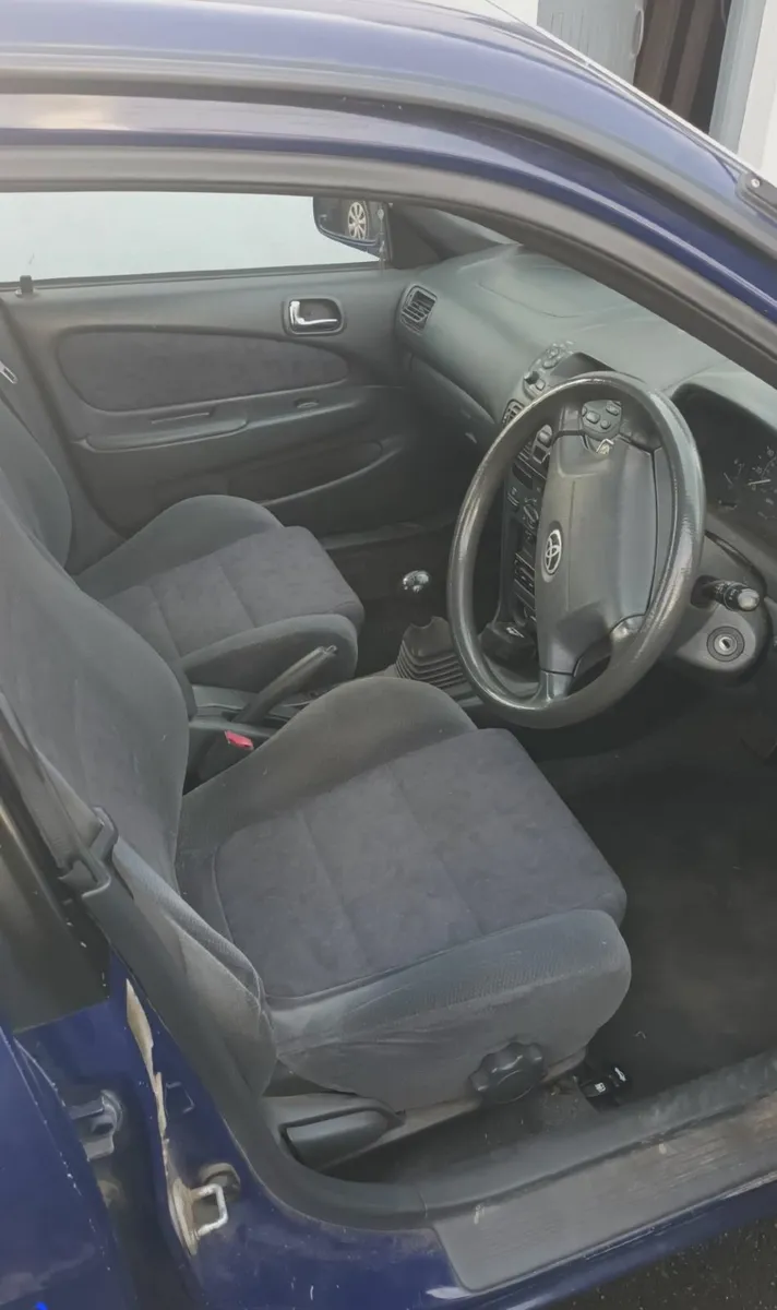 Toyota Corolla 2001 - Image 1