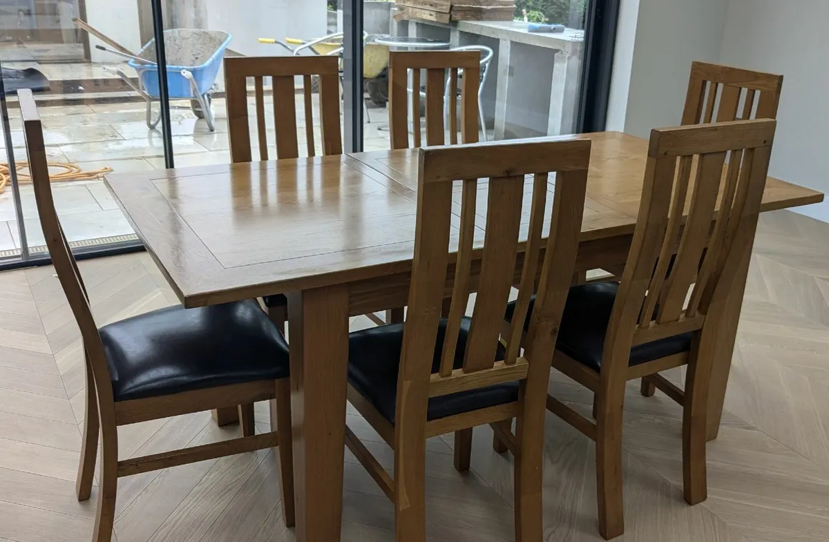 Solid wood extendable dining room table - Image 1