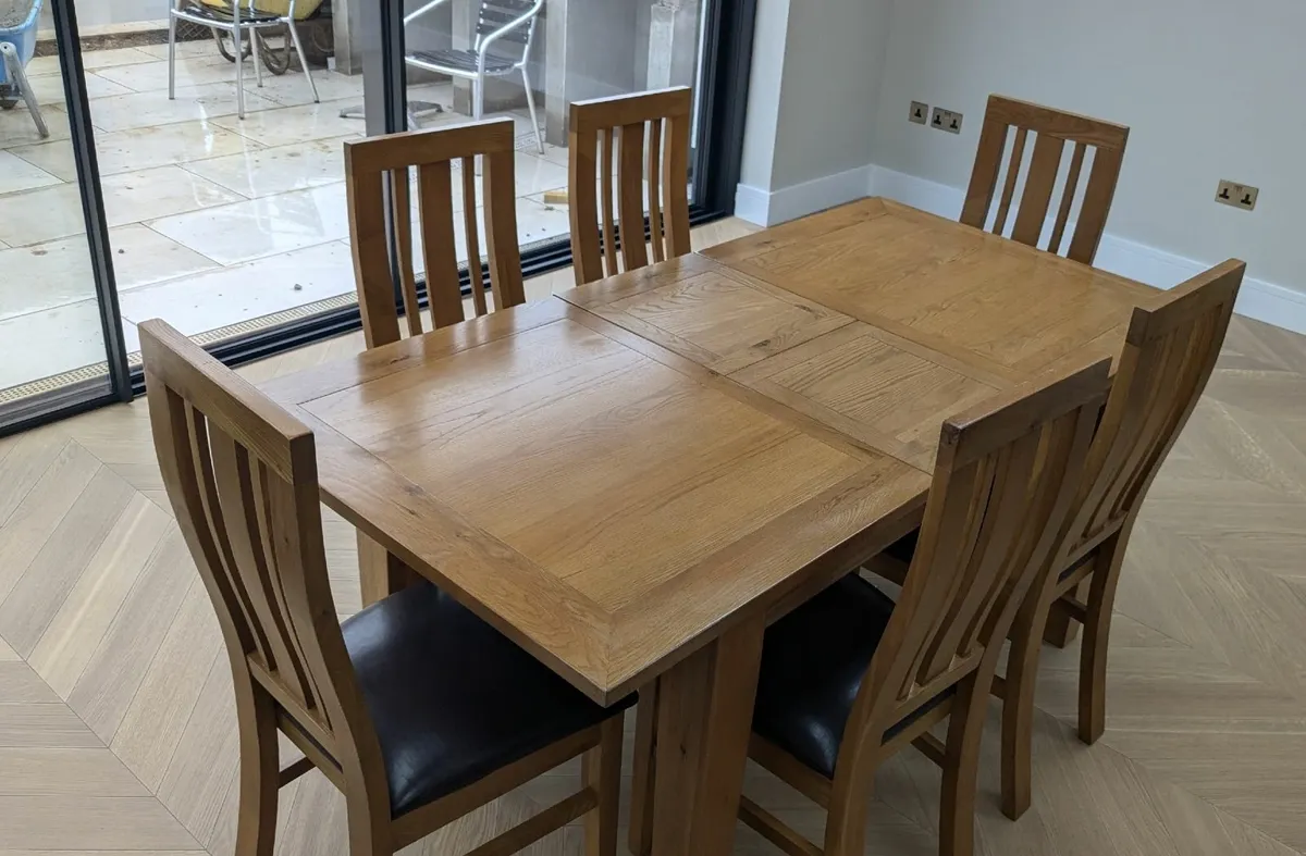 Solid wood extendable dining room table - Image 2