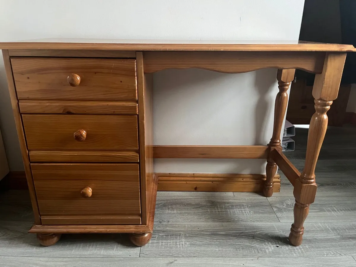 Study desk - Image 2