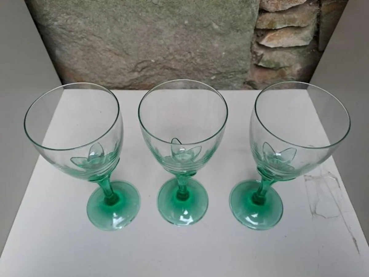 Green stemmed glasses - Image 3