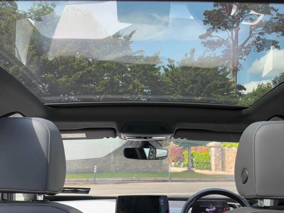 Volkswagen ID.3 Family 145HP 58kwh Glass Sunroof - Image 3