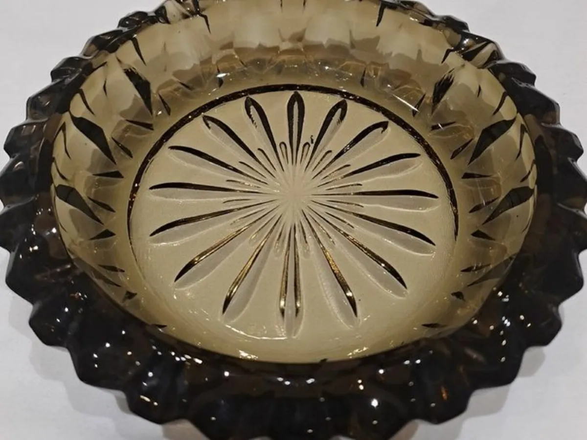 Vintage smoked glass ashtray - Image 4
