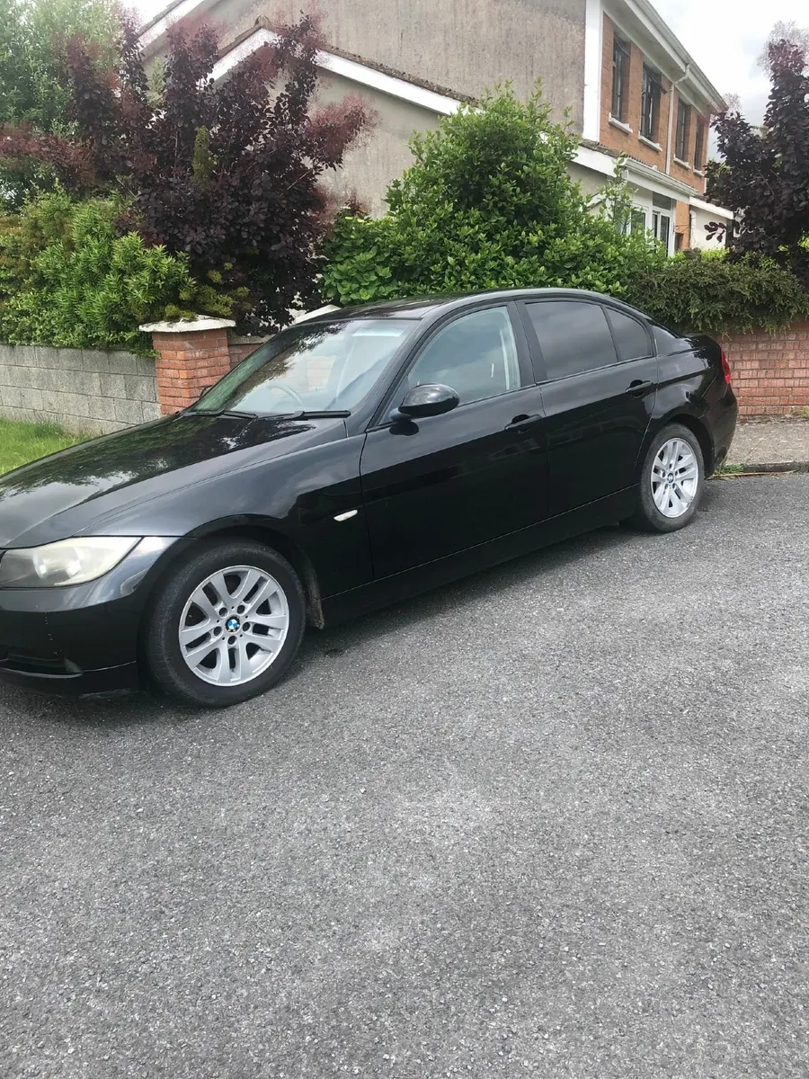 BMW 3-Series 2005 - Image 2