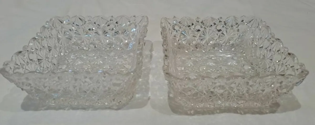 Vintage Daisy and button clear glass dish - Image 1