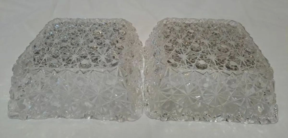 Vintage Daisy and button clear glass dish - Image 2