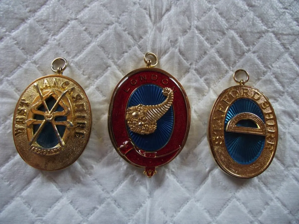 3 X Oval Gilt & Enamel Masonic Lodge Pendants - Image 1