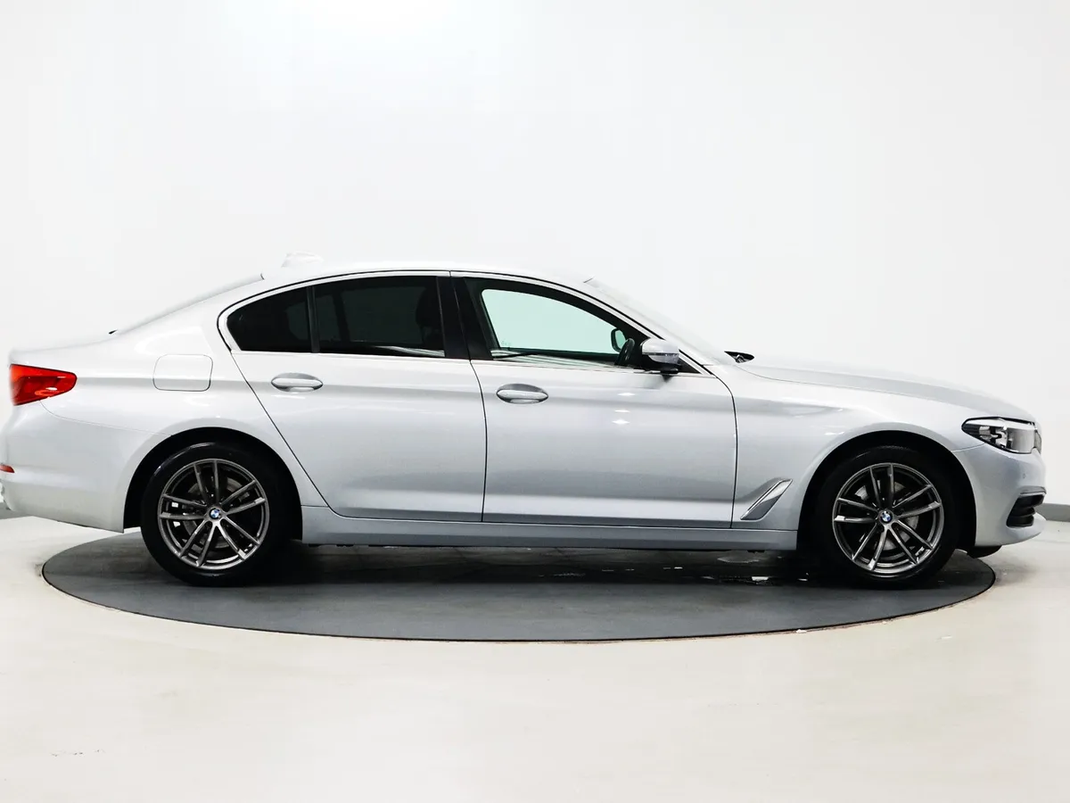 *52* 2019 BMW 5-Series 2.0 se xdrive auto - Image 3