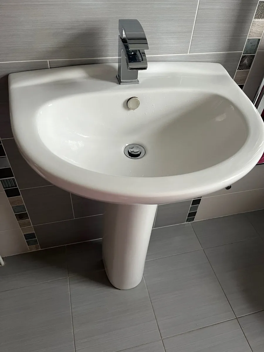 Bathroom sink - Image 2