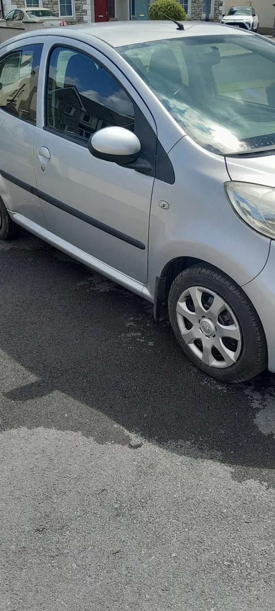 2010 Peugeot 107 1.0 L URBAN  5D - Image 2
