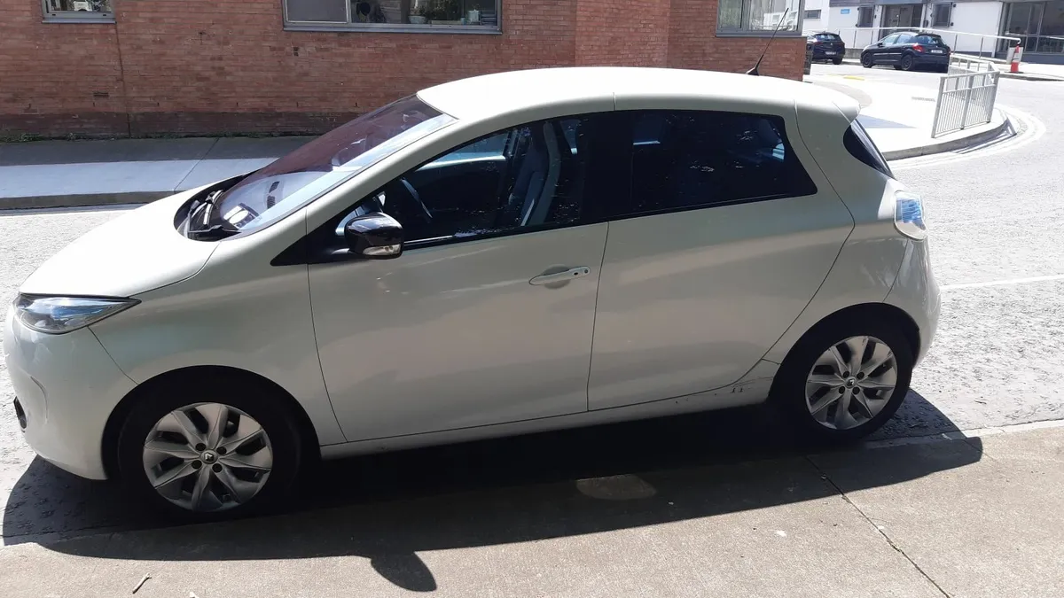 2015 Renault Zoe Dynamique - fully  electric 22kWh - Image 4