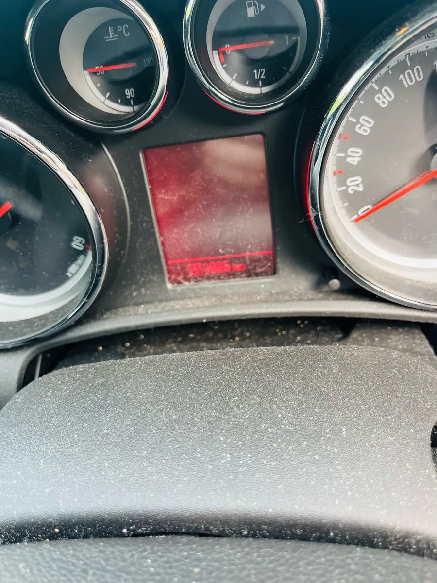 Car - Image 4