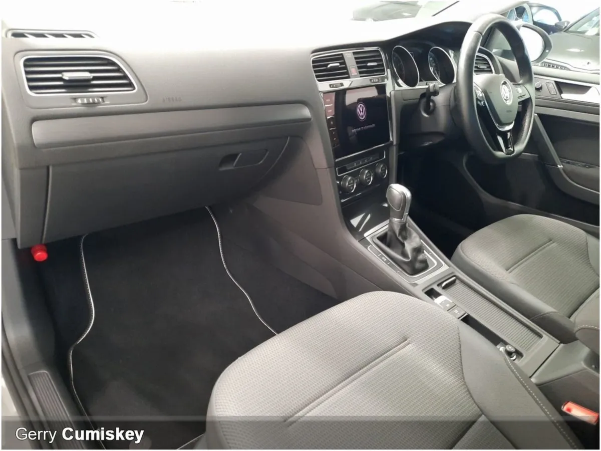 Volkswagen Golf Comfortline Automatic - Image 2