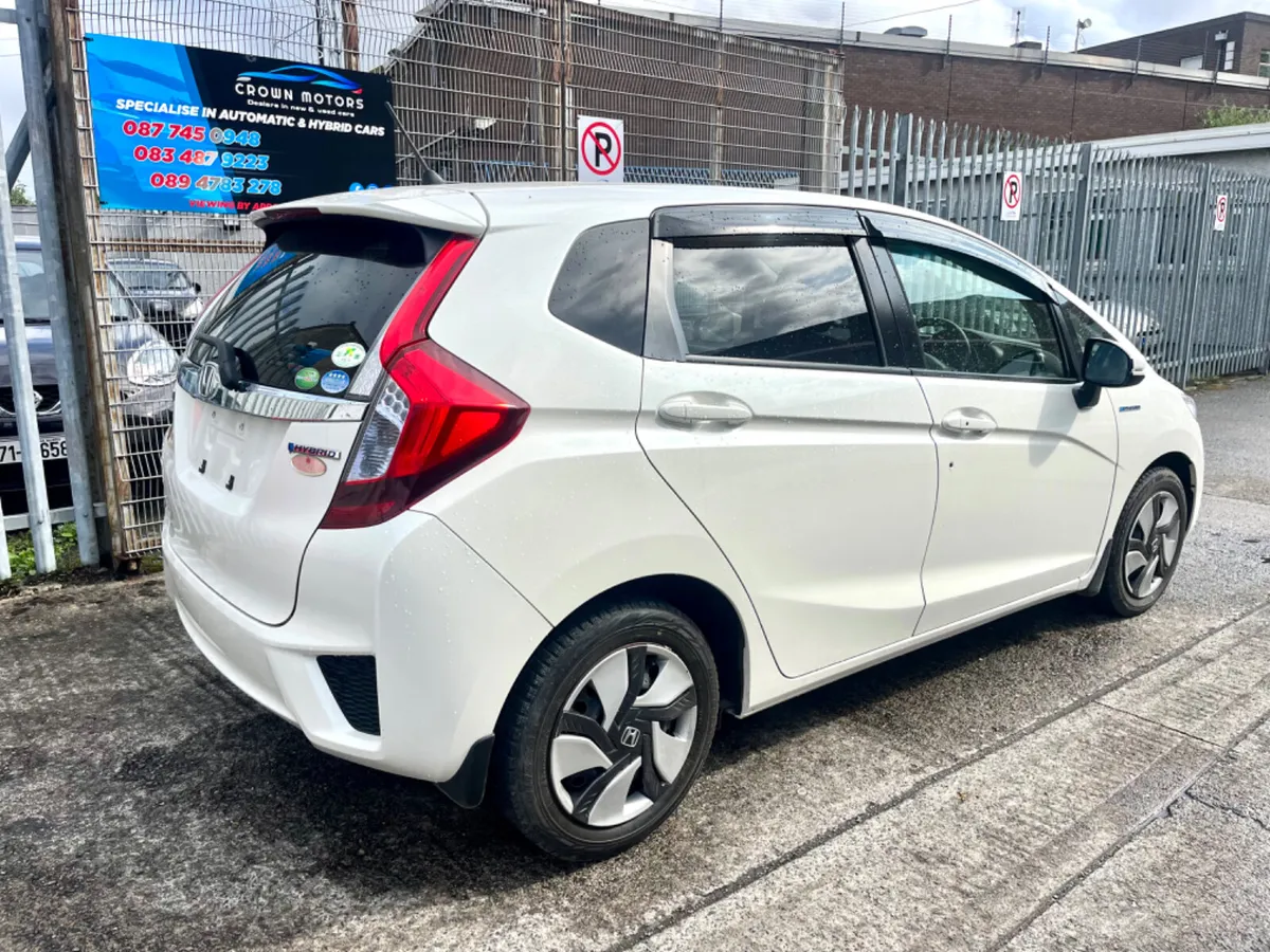 Honda fit 2014  hybrid Automatic - Image 3