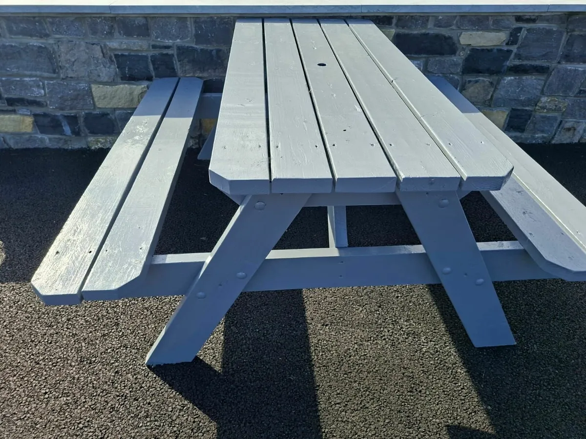 Picnic bench - Image 1