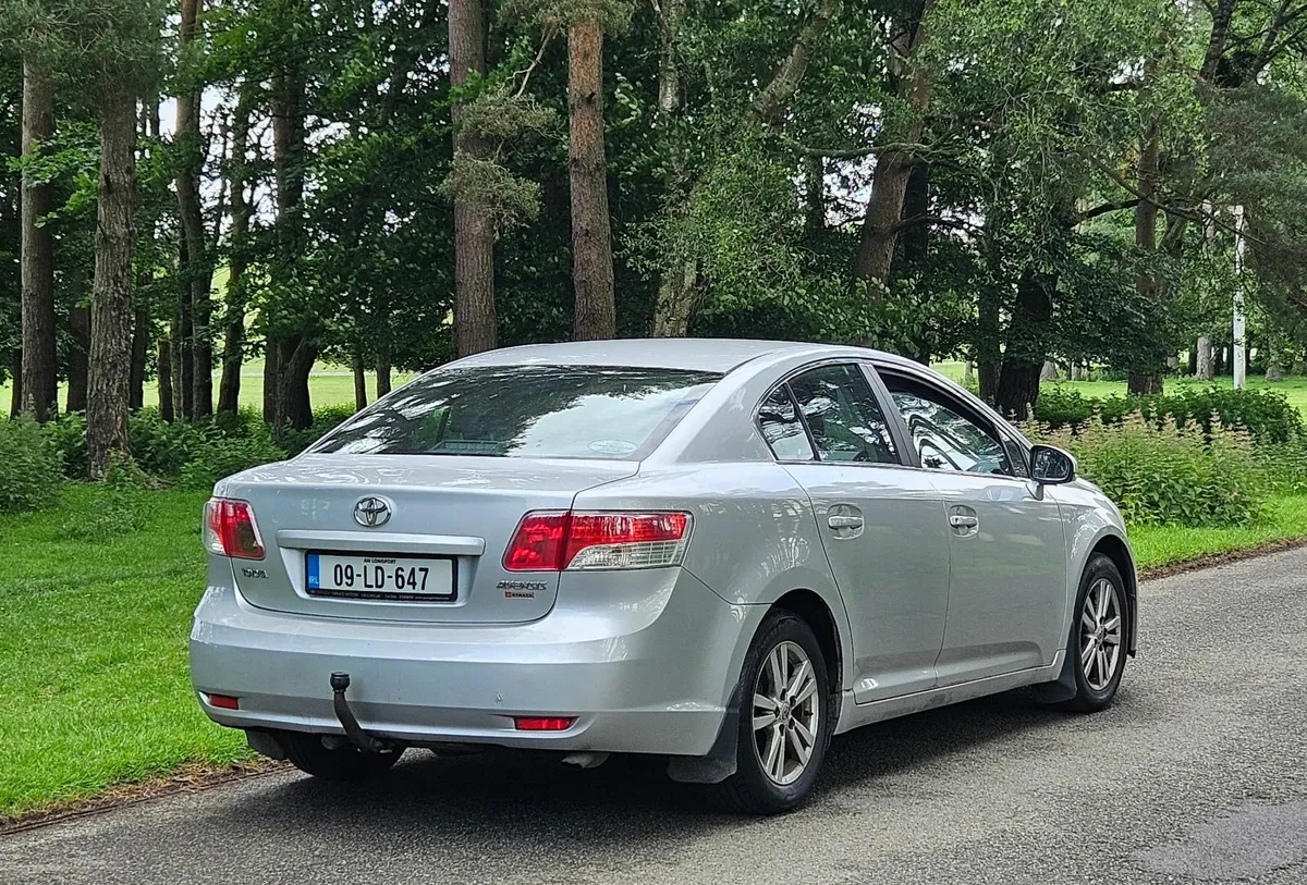 Toyota Avensis 2009 - Image 1