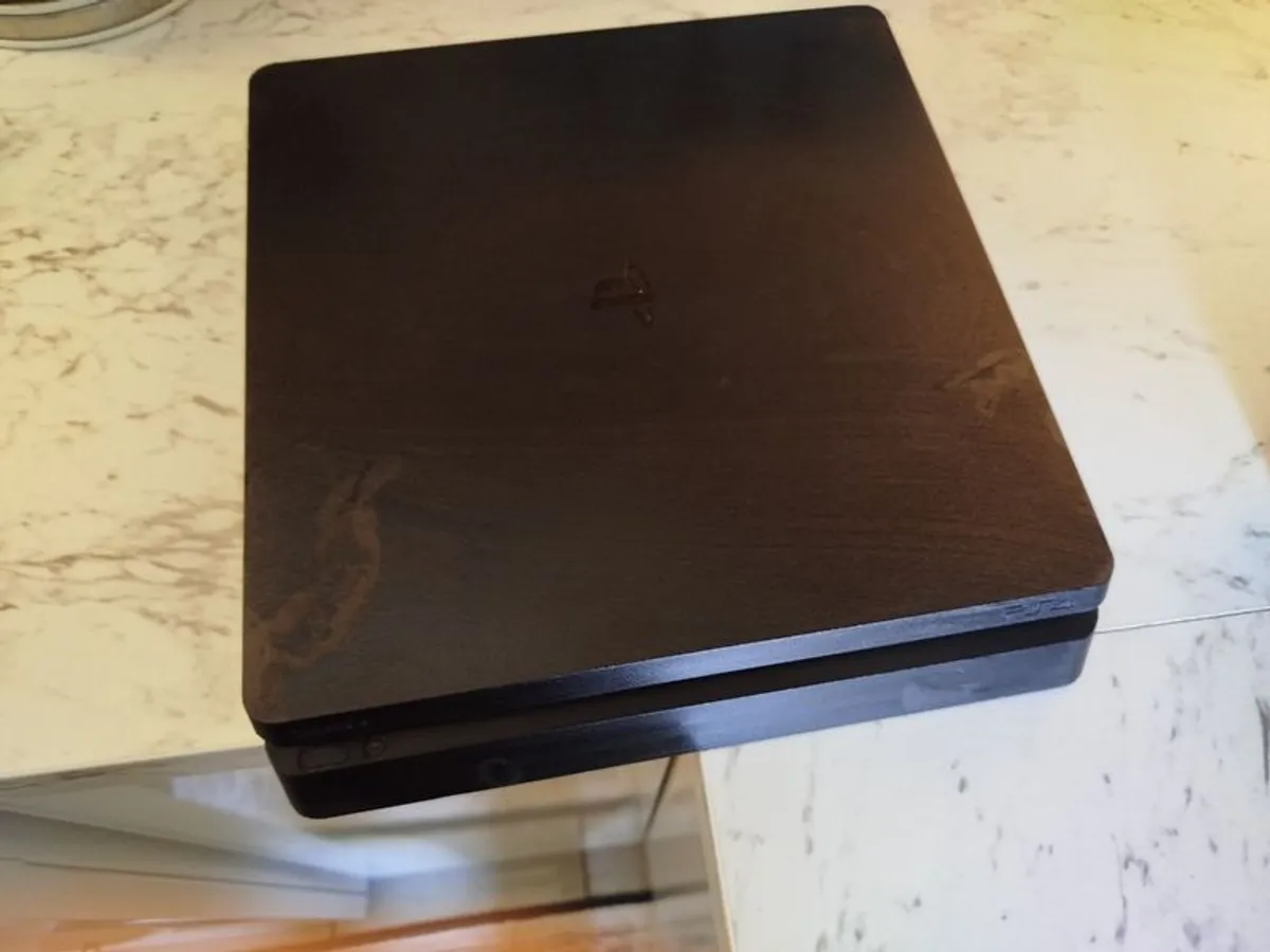 Playstation 4 - Image 2