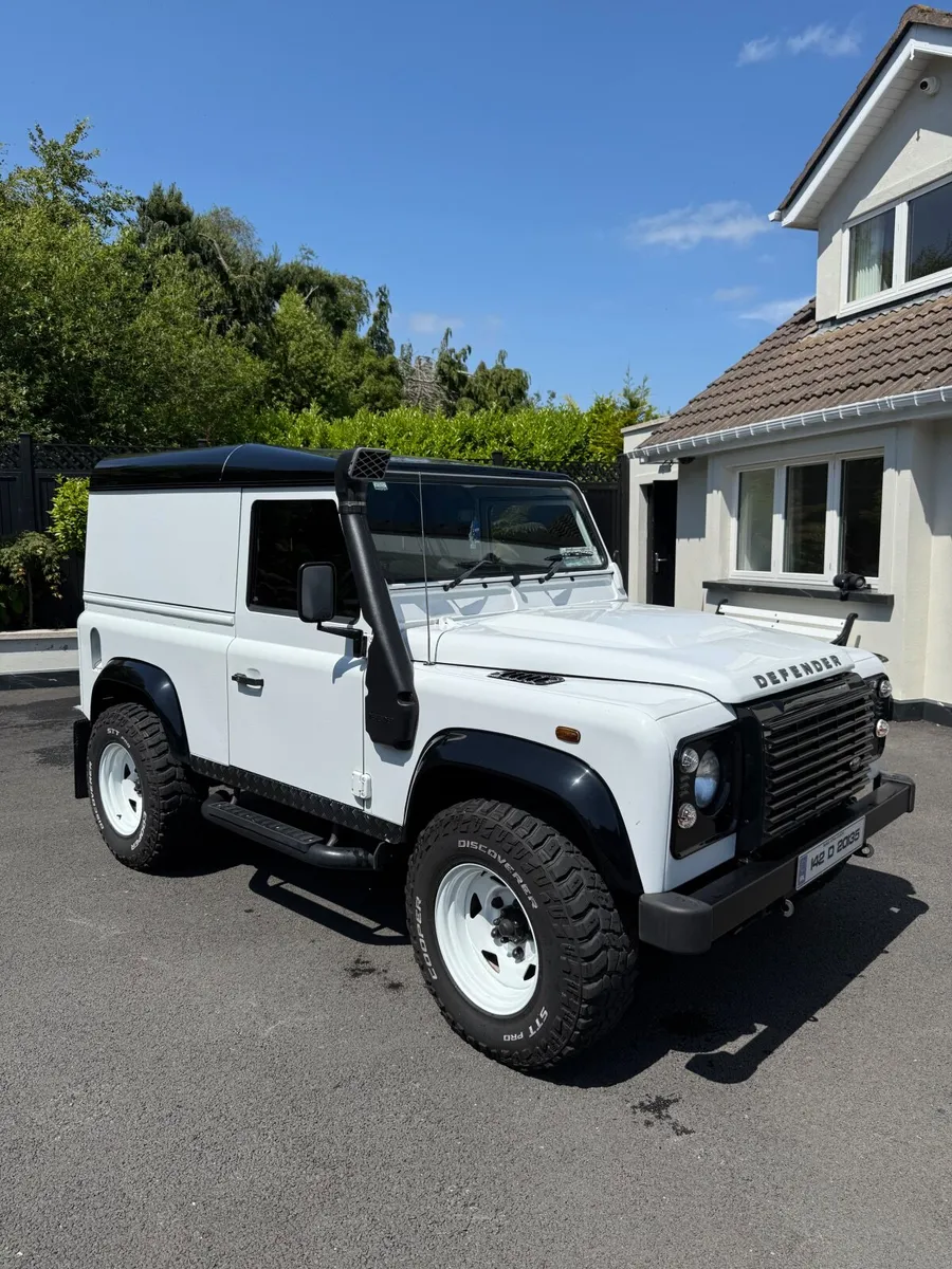 Land Rover Defender 2014 - Image 1