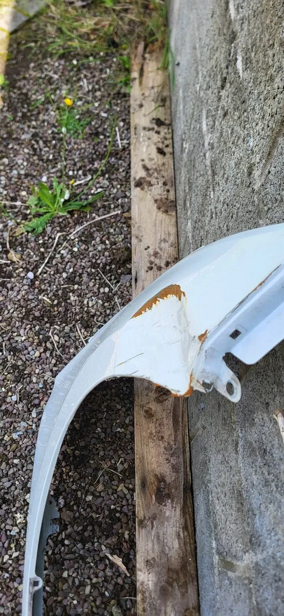 Hyundai I20 white fender - Image 3