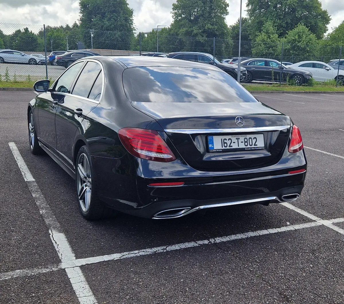 Mercedes-Benz E220 AMG - Image 4