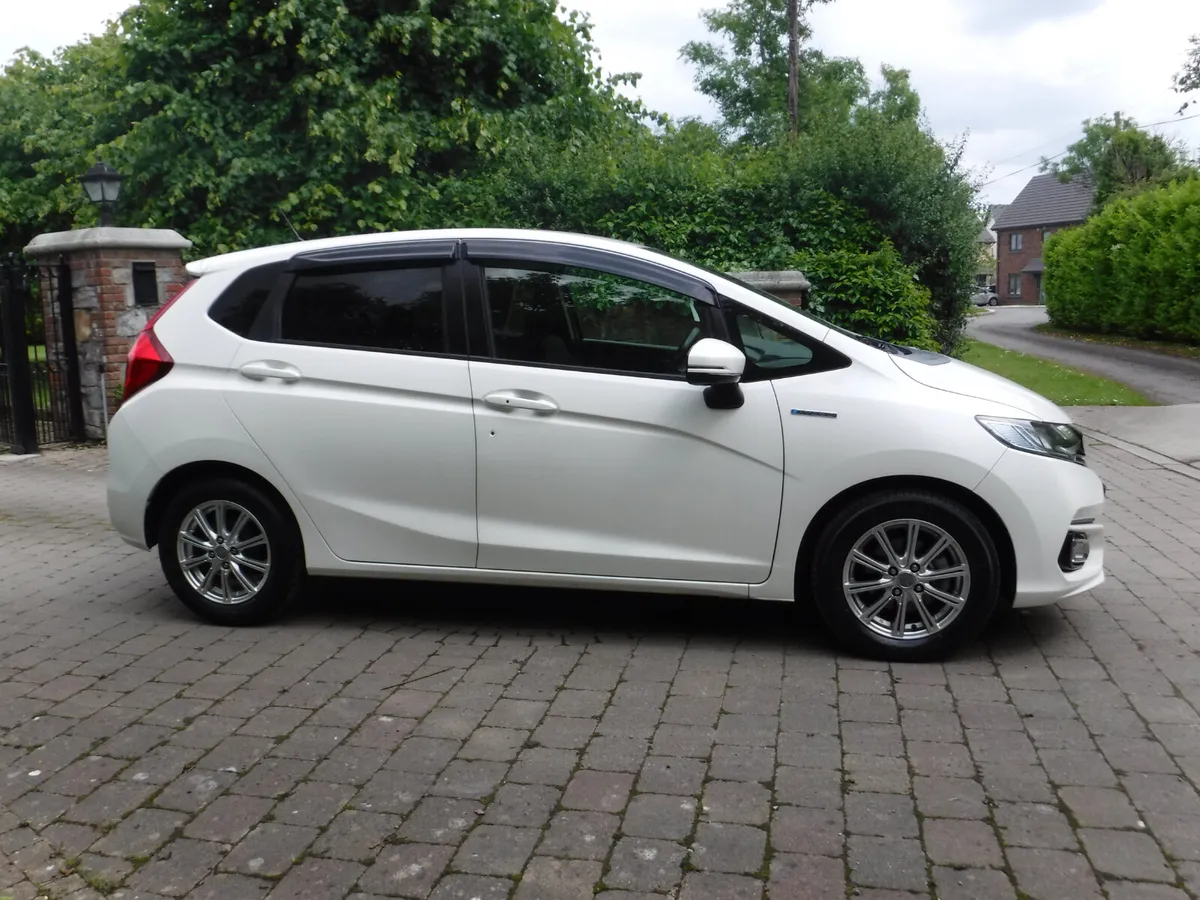 HONDA FIT 1.5 AUTO HYBRID NCT 6/27 ANDROID+CARPLAY - Image 2