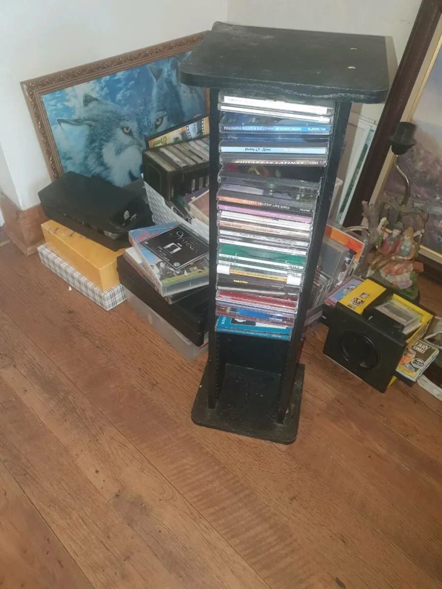 Country music TAPES/CD - Image 1