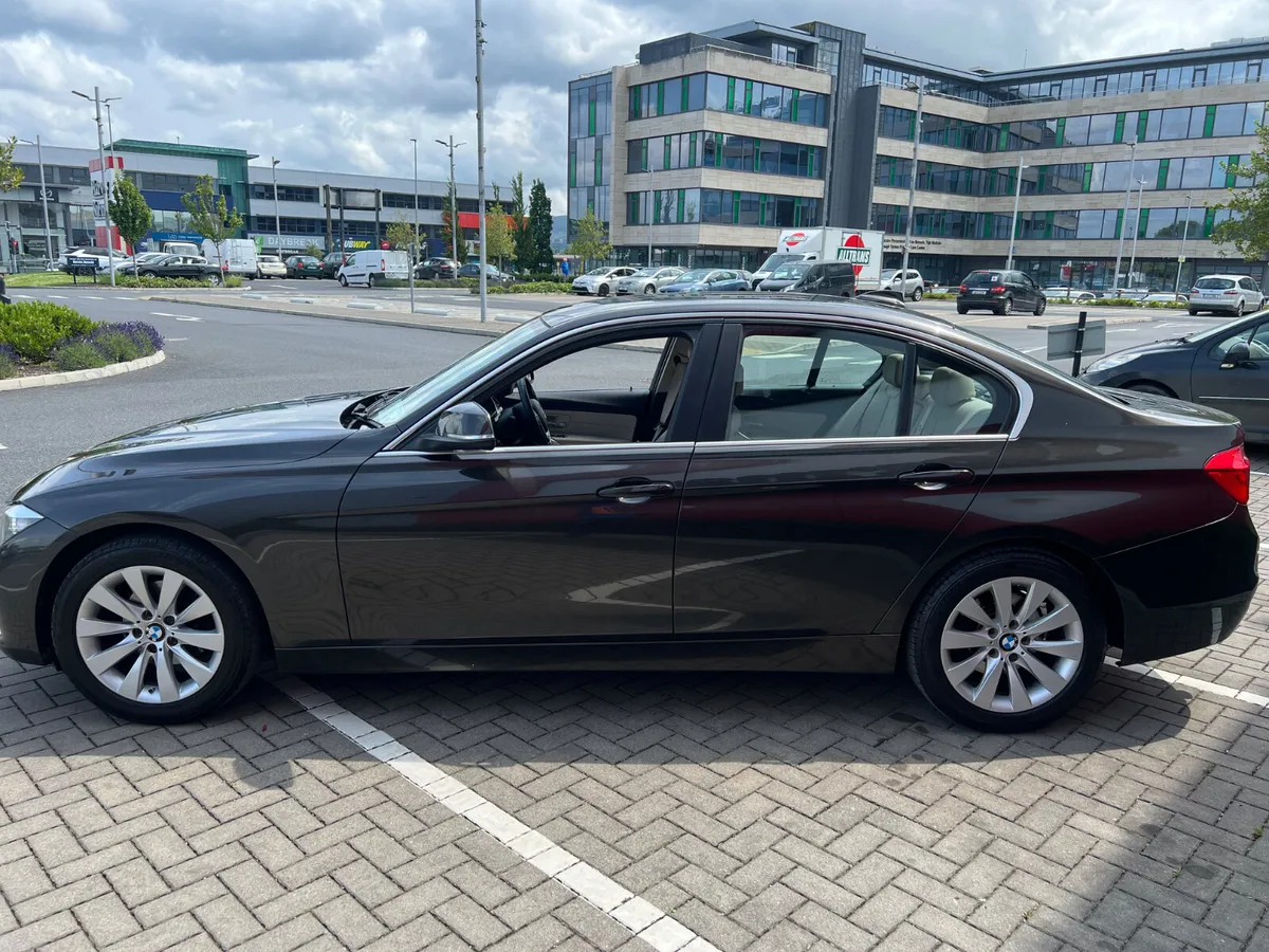 BMW 318i Auto Very Low Kms - Image 3