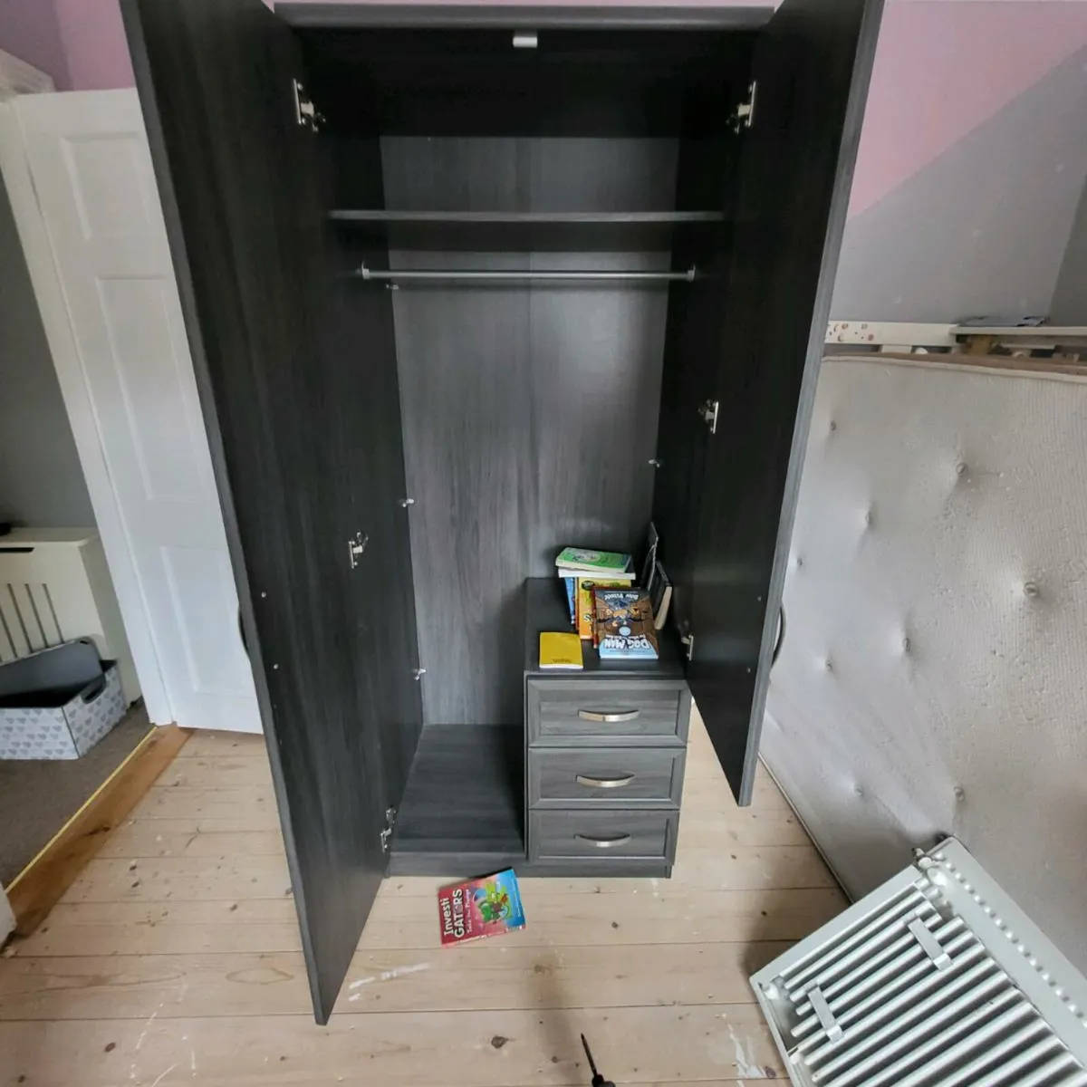 Waldrobe and kitchen electrics - Image 3