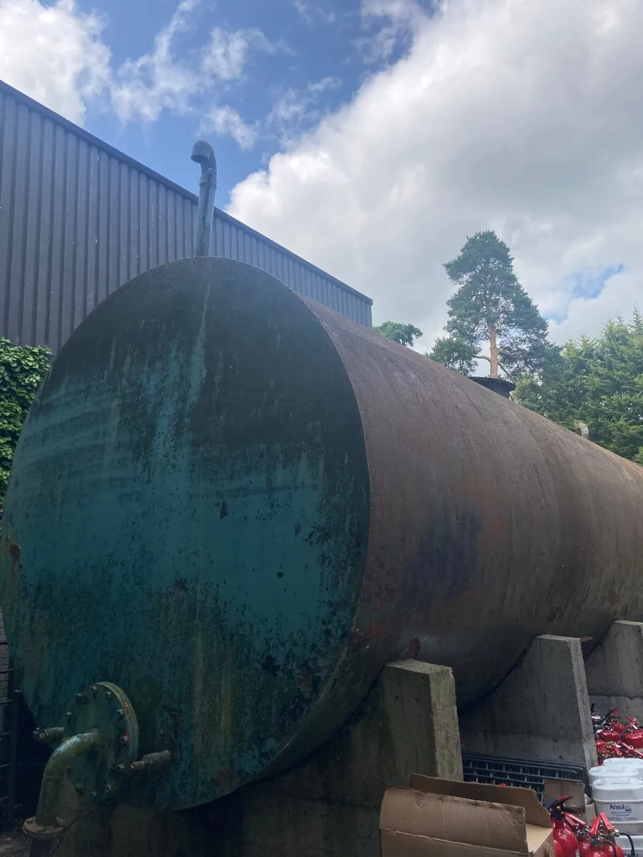Oil tank - Image 1