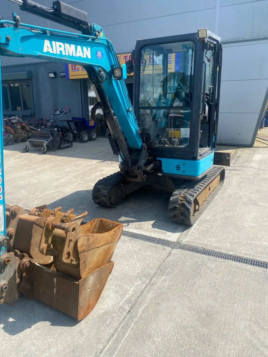 Airman ax33u mini digger - Image 1