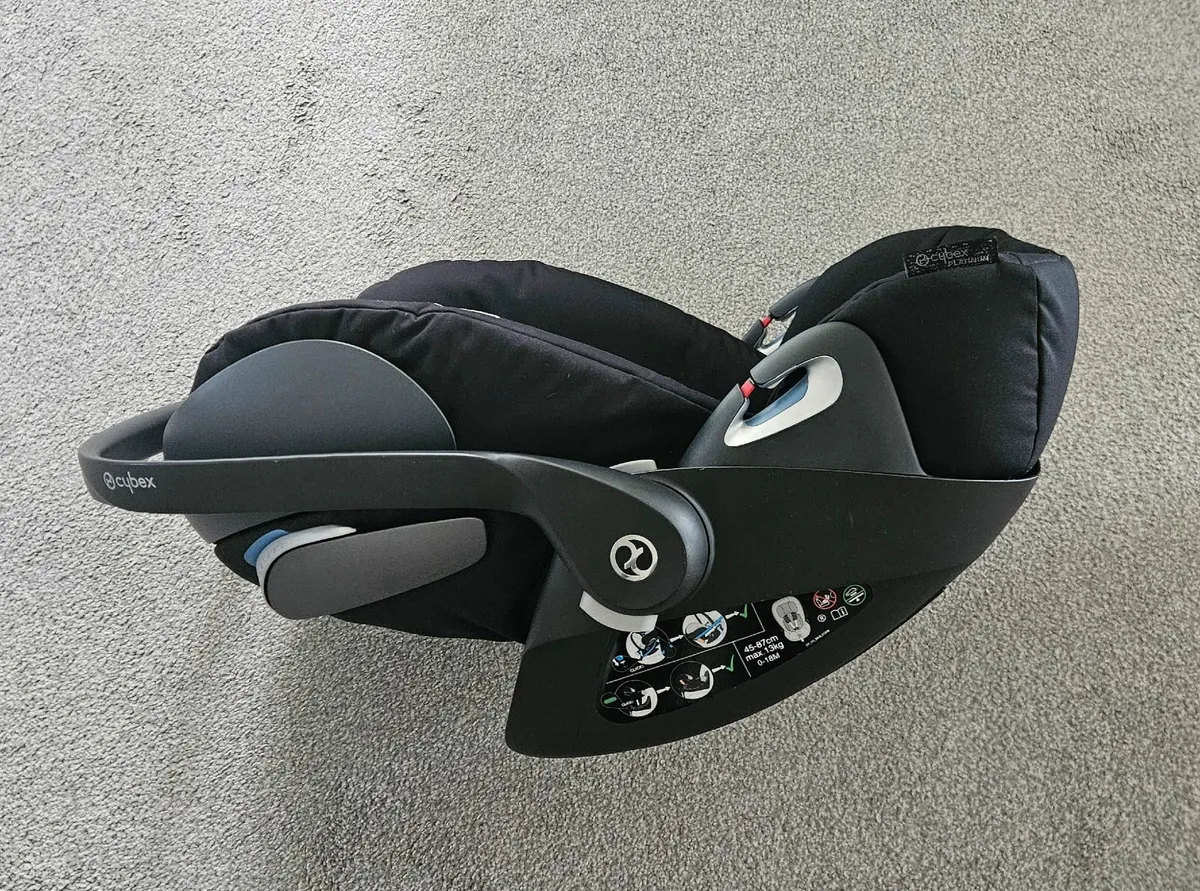 CYBEX Platinum Cloud Z Car Seat With 360 Rotating - Image 4