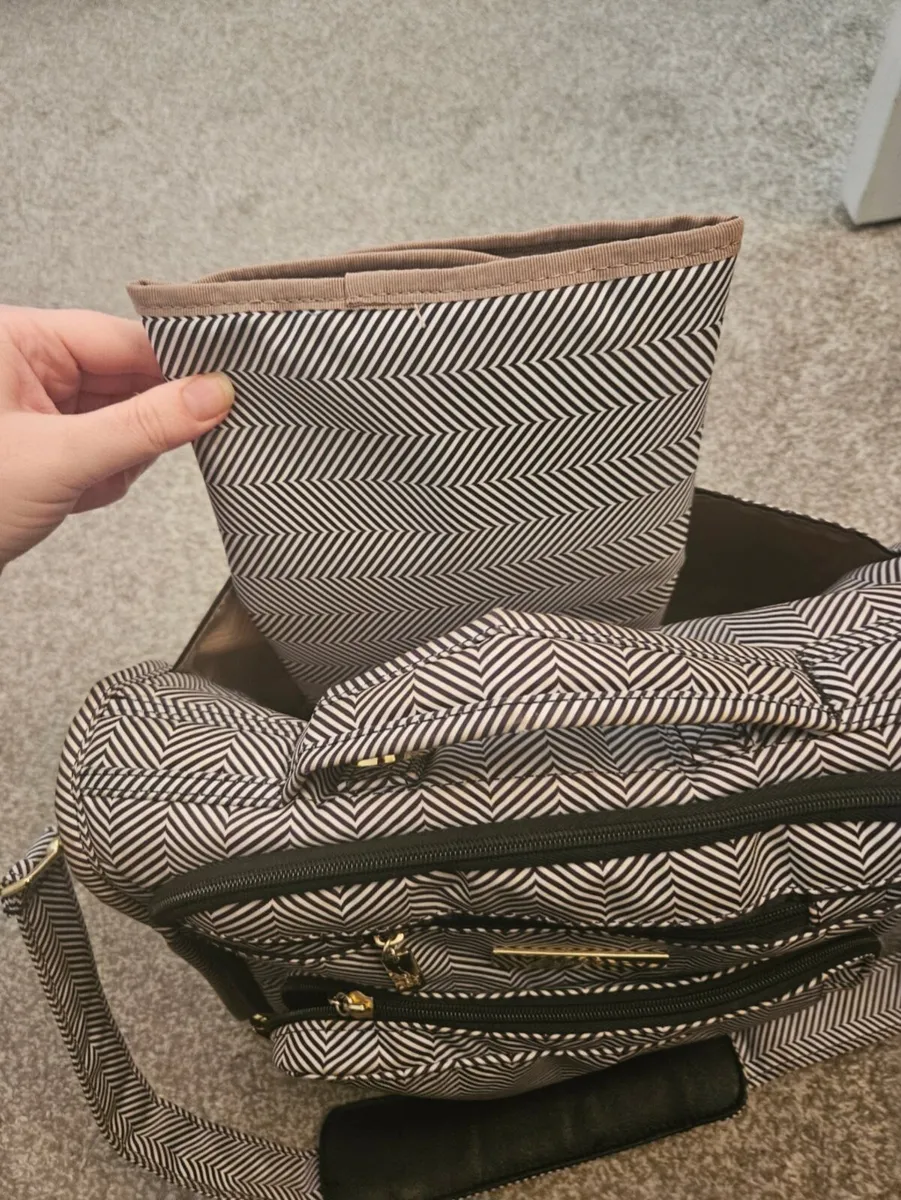 Jujube BFF baby changing bag - Image 4