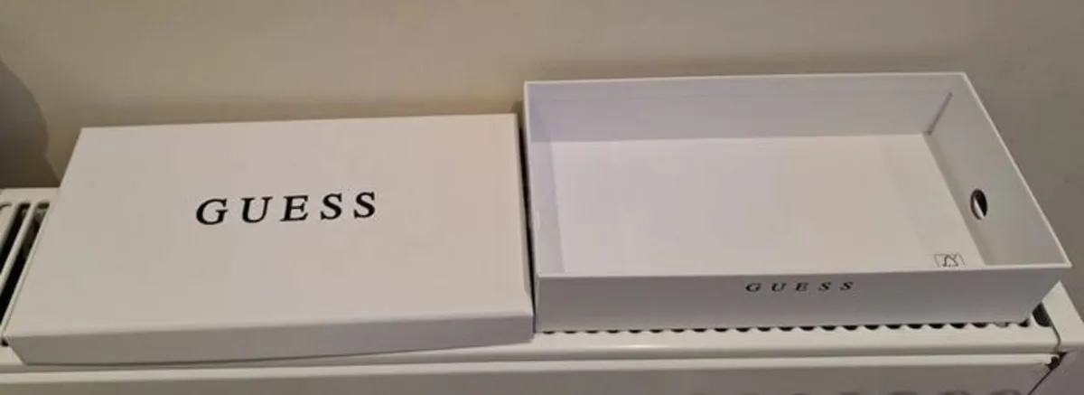 Empty Guess gift box - Image 4