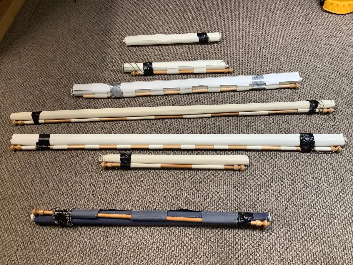 Approximately 25 window blinds from 2-5 ft €100 - Image 2