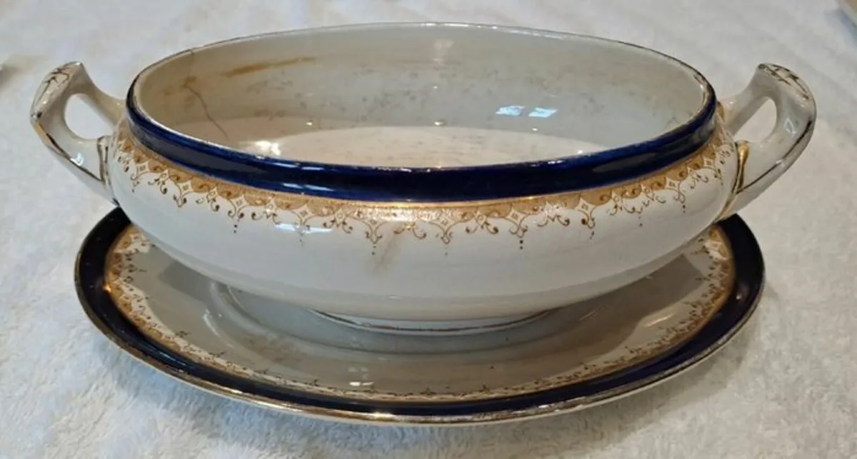 Vintage Soho Pottery serving bowl - Image 1