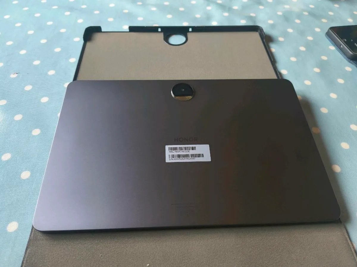 Android Tablet - Image 2
