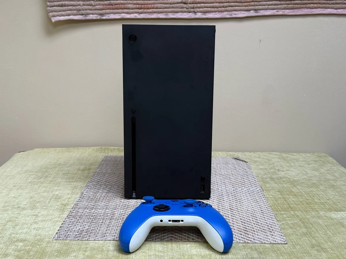 Xbox Series X - Image 1