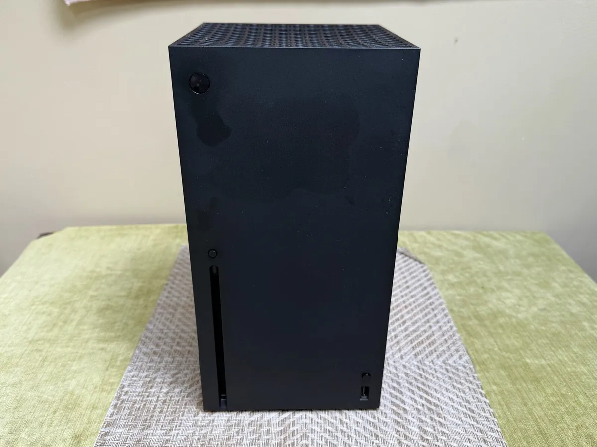 Xbox Series X - Image 3