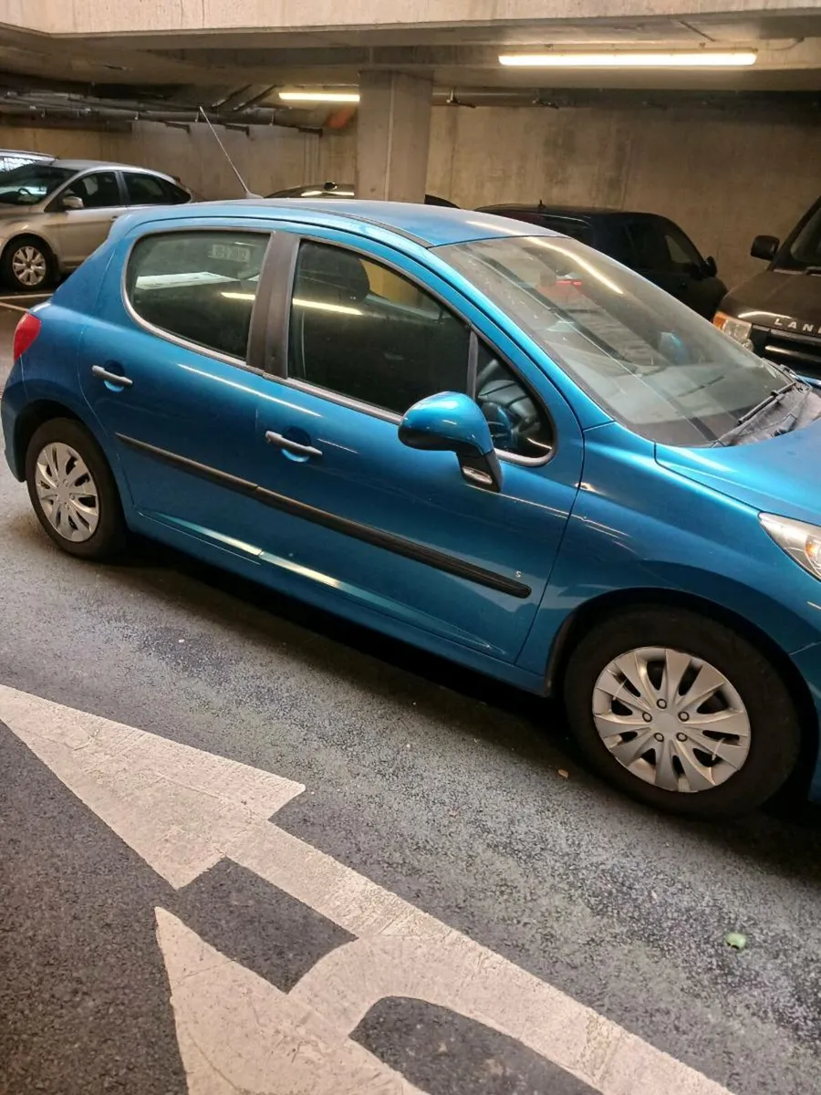 Car - Image 2
