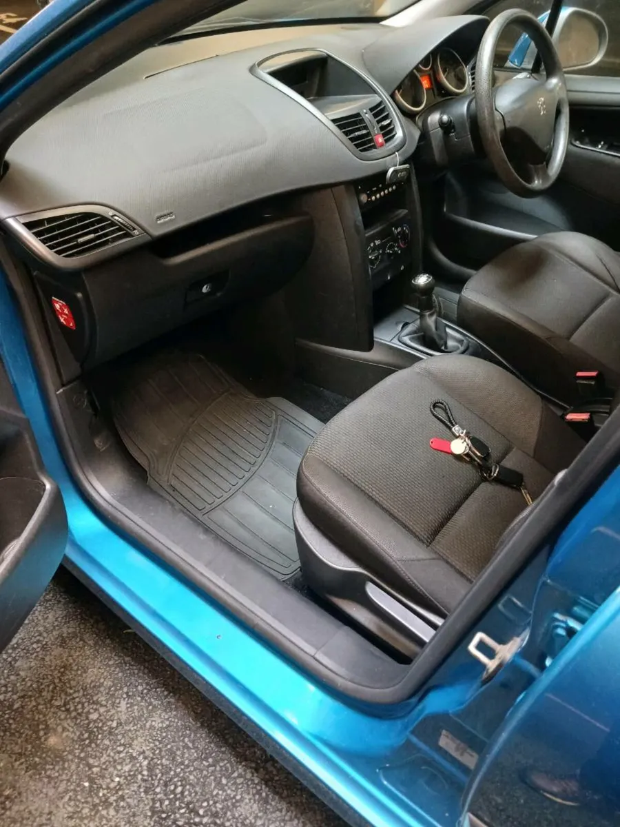 Car - Image 4