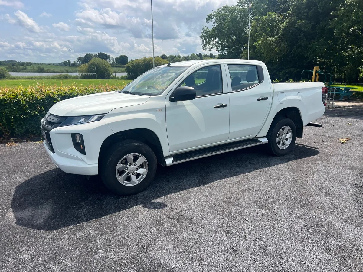 202 Mitsubishi L200 *Low miles* - Image 3