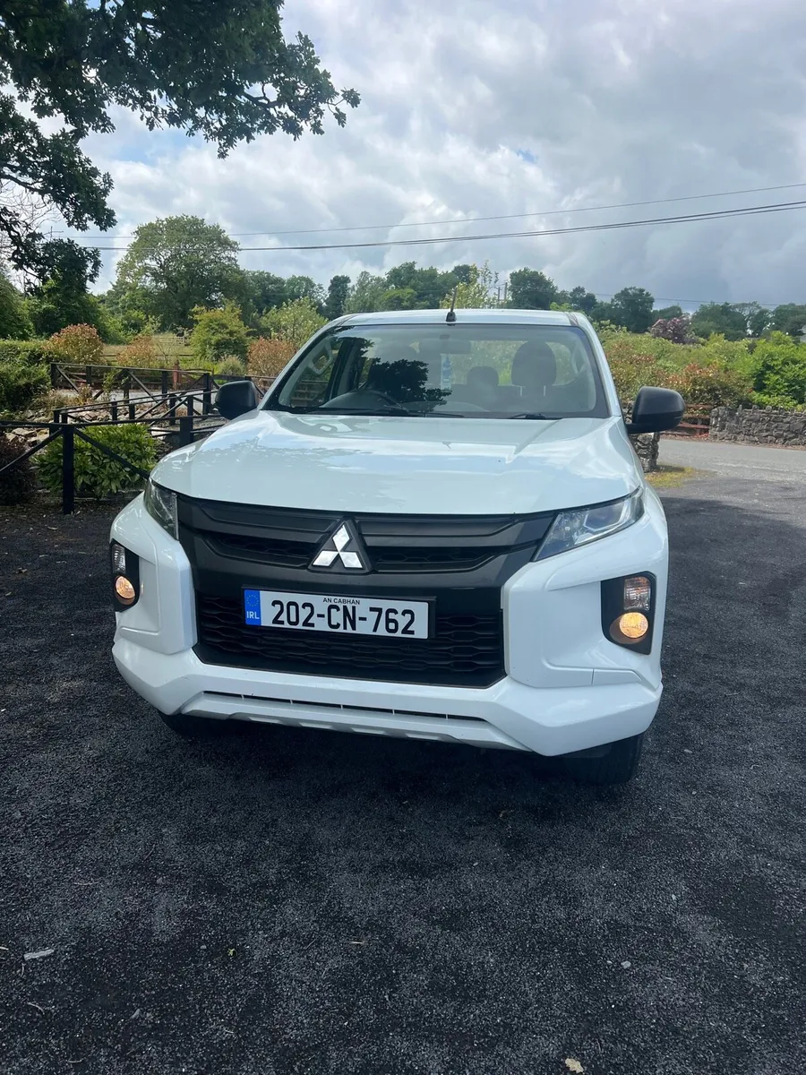 202 Mitsubishi L200 *Low miles* - Image 4