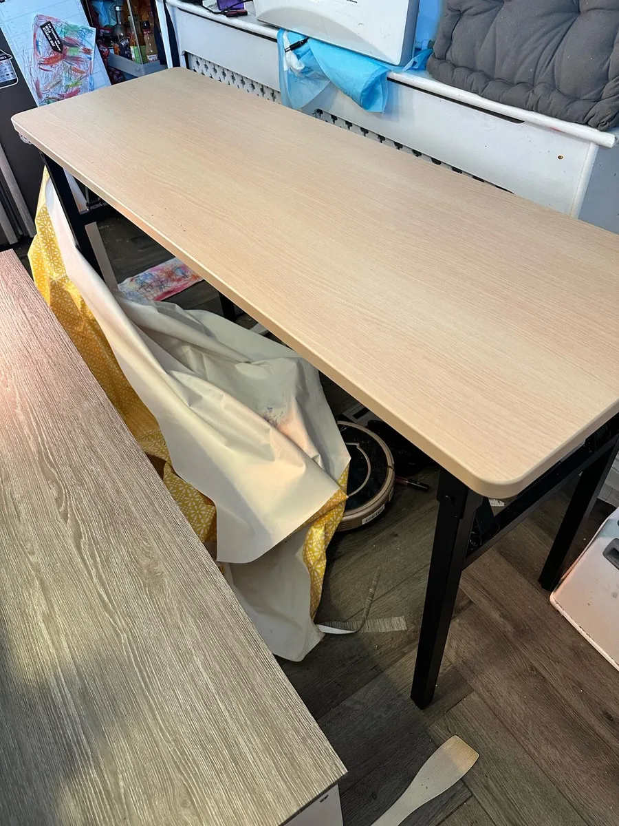 Folding table - Image 1