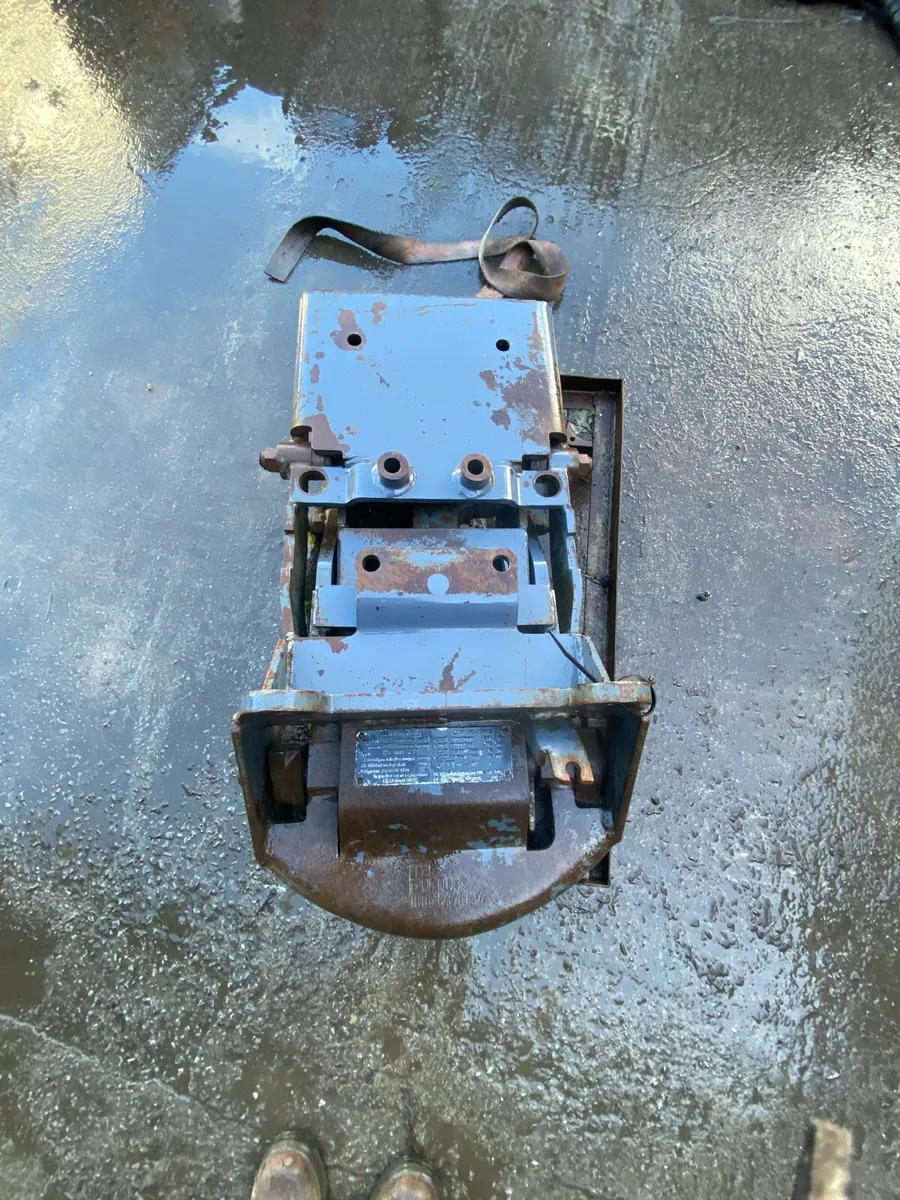 New Holland TM hitch - Image 1