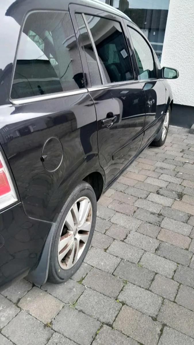 Car - Image 3