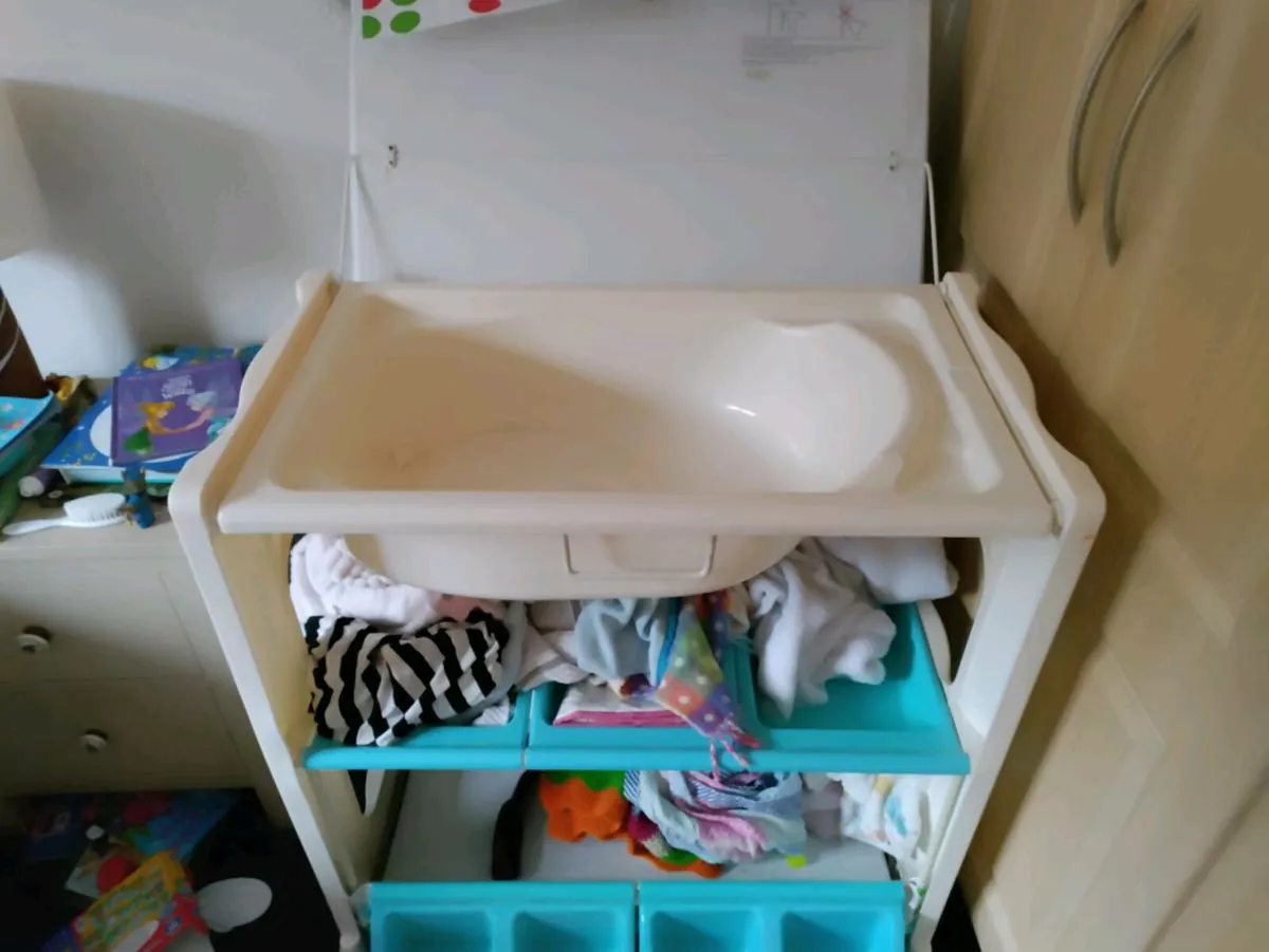 Baby changing table - Image 2