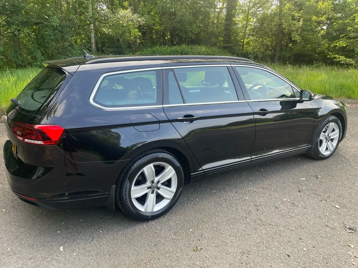 Volkswagen Passat 2020 - Image 2