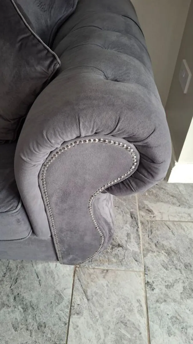 Sofas  3+2..both 350 - Image 4