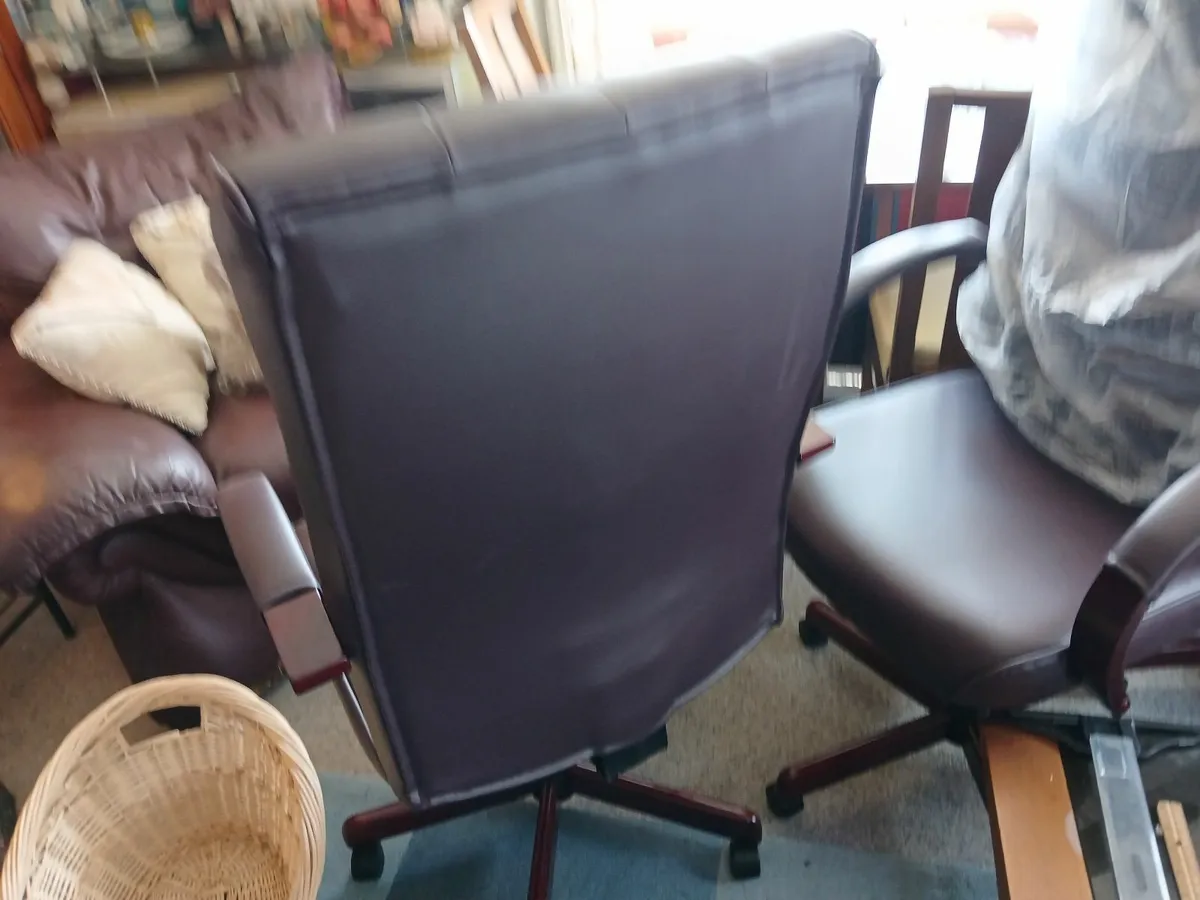 Office chair new ...chesterfeild...delivered - Image 4