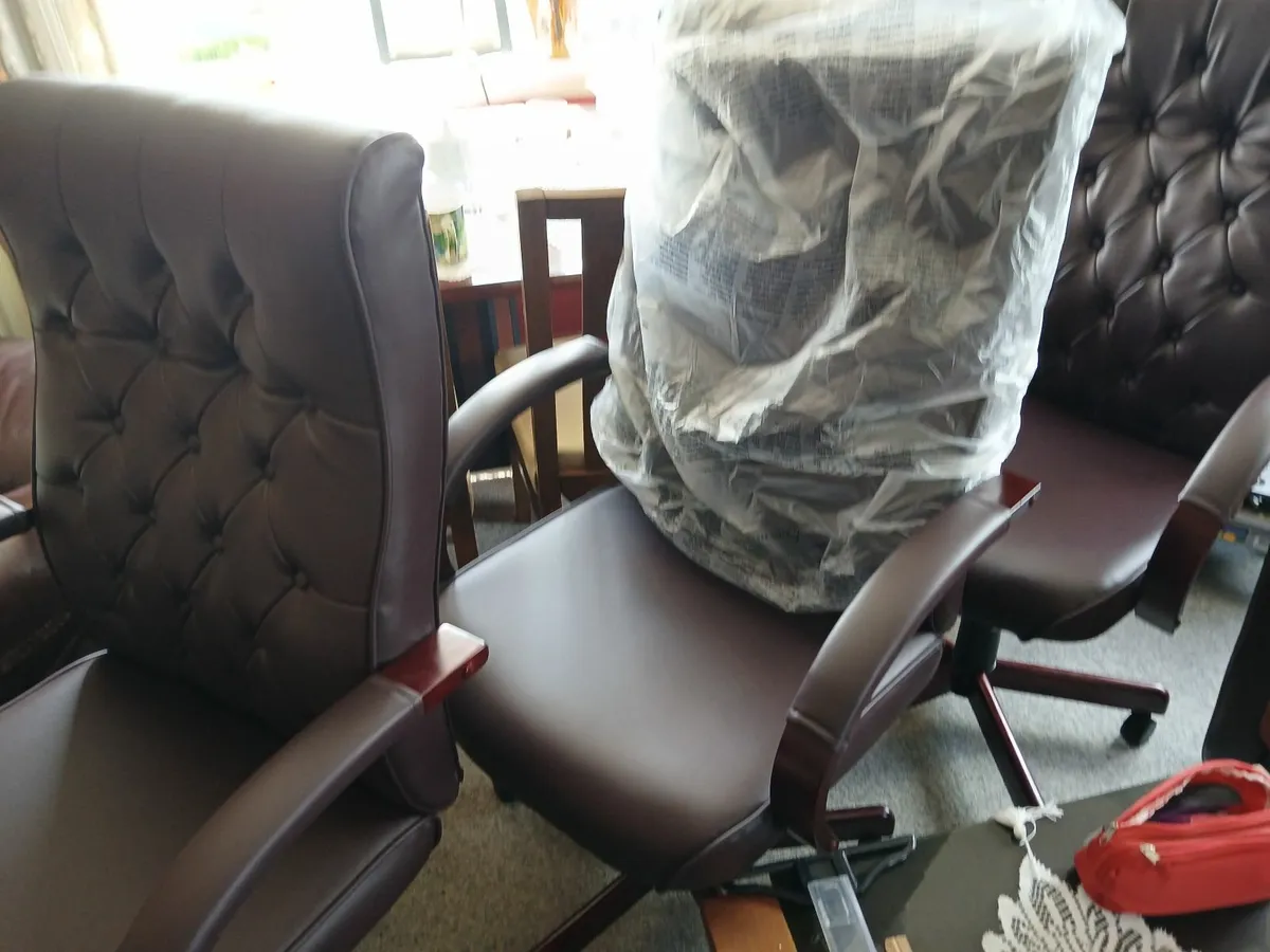 Office chair new .....chesterfeild  delivered - Image 3